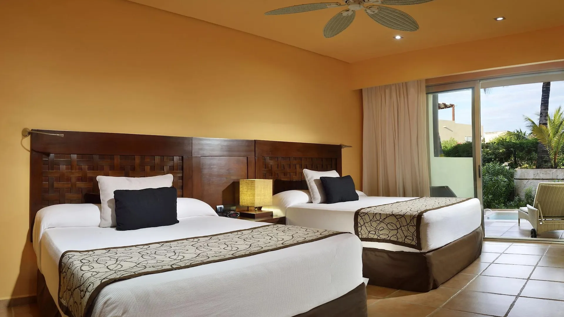 Catalonia Yucatan Beach Resort & Spa Puerto Aventuras 4*,